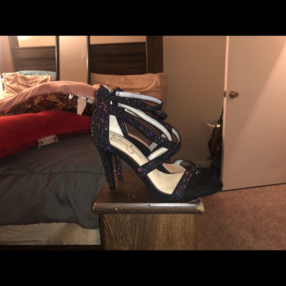 Heels - Picture 4 of 4